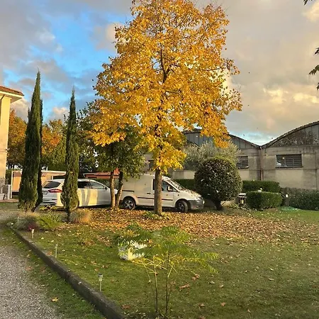 Apartament House *